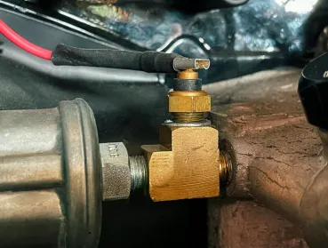 Montagebeispiel mit Öldruckgeber und Temperatursensor