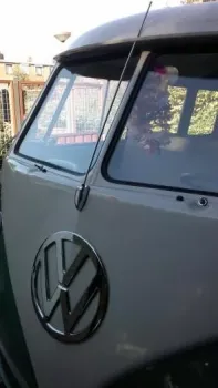 Montagebeispiel der Antenne am VW Bus