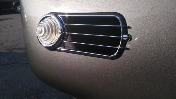 Leuchten "BeeHive" vorne - Paar - passend für Porsche 356 bis 1957 Leuchten "BeeHive" vorne - Paar - passend für Porsche 356 bis 1957
