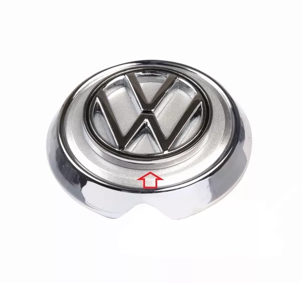 'VW'-Emblem auf Sockel - dieser gehört nicht zum Lieferumfang und muss separat bestellt werden